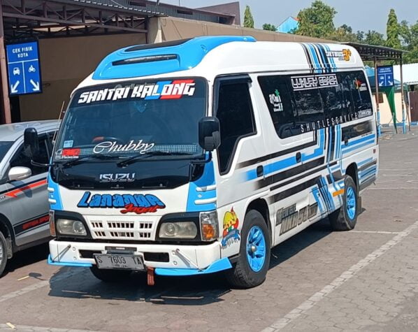 Elf Isuzu long adiputro 2011