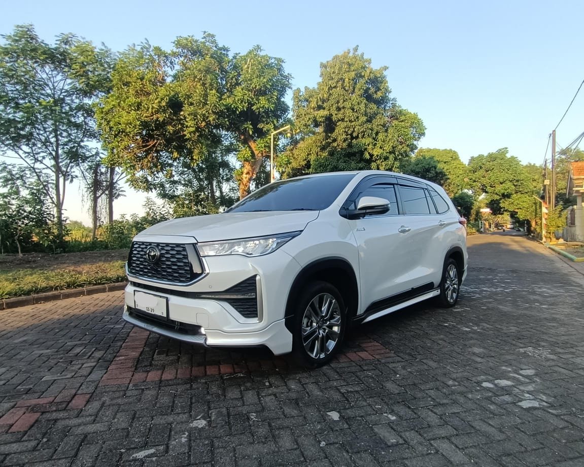 innova Zenix